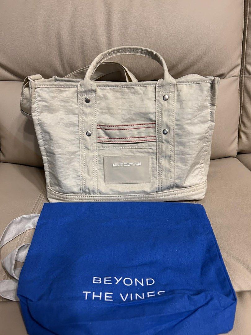BTV Crunch Carryall 01 - Cream (Category: Cross-body Bags) located in Baliuag. Submitted by preloveby_ella (Listing ID 1459602339, Image 1). Description: used once .