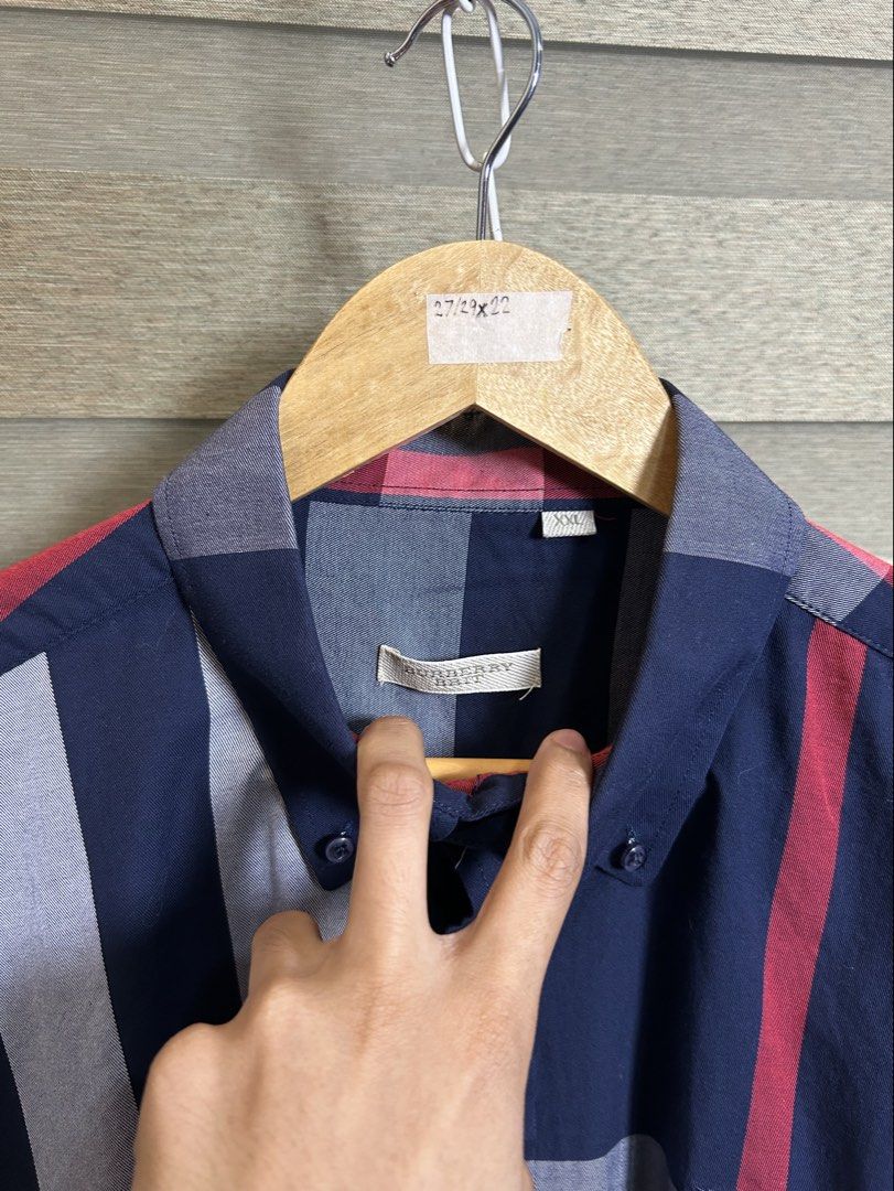 Burberry Nova Check Button-Up Shirt XXL (Category: Tshirts & Polo Shirts ) located in Santa Ana. Submitted by thrift.sanctuary (Listing ID 1459646327, Image 3). Description: 26,22 - Classic Burberry shirt - Iconic Nova Check pattern (navy, red, white) - Button-down collar - Made in England - Size xl - Ideal for smart casual outfits.
