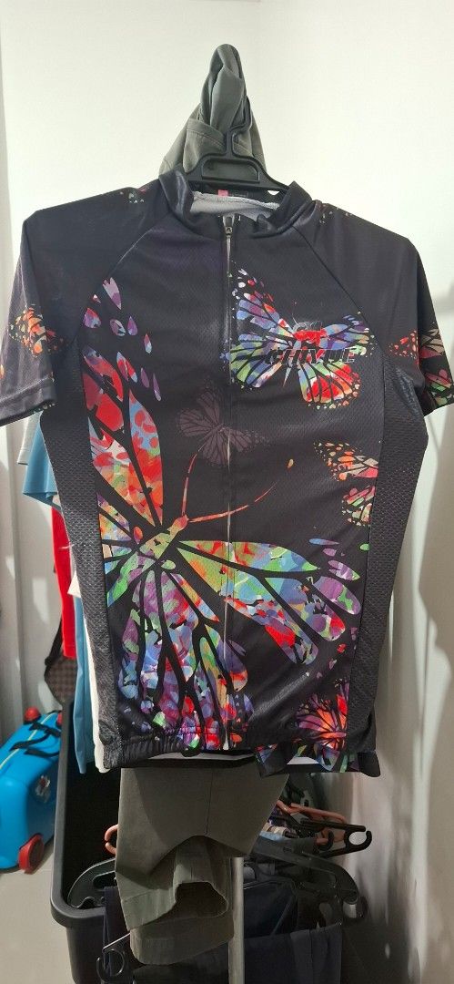 Butterfly Print Cycling Jersey (Category: Activewear) located in Bulacan. Submitted by ditchandswitch (Listing ID 1459674161, Image 1). Description: - Black cycling jersey with a vibrant butterfly print - Full zip front for easy wear - Breathable material to keep you cool - Perfect for your next cycling adventure - Features a unique and eye-catching design.