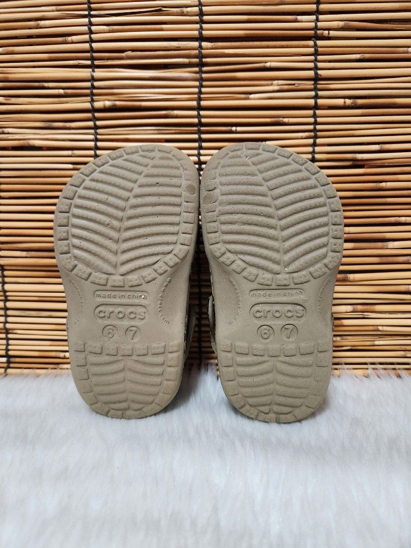 C6/7- Preloved Original Crocs for Kids (Category: Babies & Kids Fashion) located in Navotas City. Submitted by FluffyFeet (Listing ID 1459575453, Image 2). Description: NEW ARRIVAL❗️ This is a PRELOVED ORIGINAL CROCS FOR KIDS❗️❗️ Please manage your expectations ❤️ 📌Strictly MINE NOW, PAY NOW ONLY❗️ (Unless suki na po na maayos kausap at iwas cancellation) 📌You may ask for other photos before placing order/s STRICTLY NO RETURN, NO EXCHANGE UNLES
