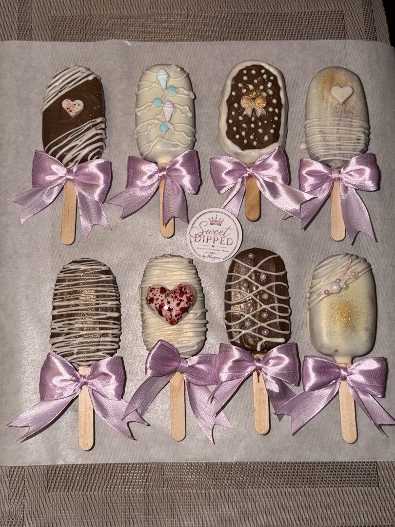 Cakesicles , oreo and cake puck (Category: Homemade Bakes) located in Quezon City. Submitted by mema0522 (Listing ID 1459678917, Image 2). Description: Basic design only Cakesicles P65 Cake puck P45 Oreo puck P35 Minimum 10pcs per order.