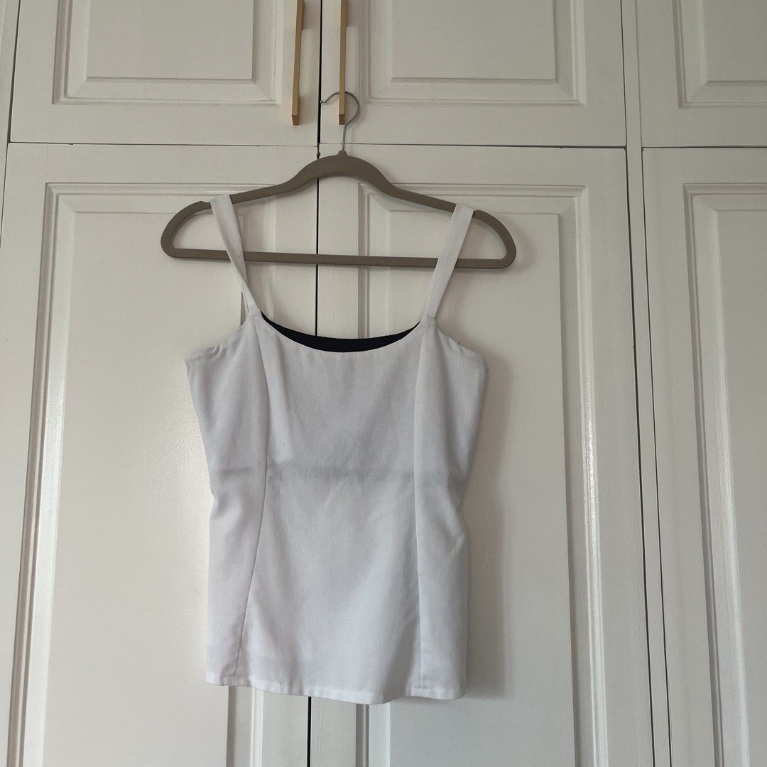 Cariño White Mina Top (Category: Sleeveless) located in Muntinlupa City. Submitted by impulsiveasf (Listing ID 1459523357, Image 1). Description: .