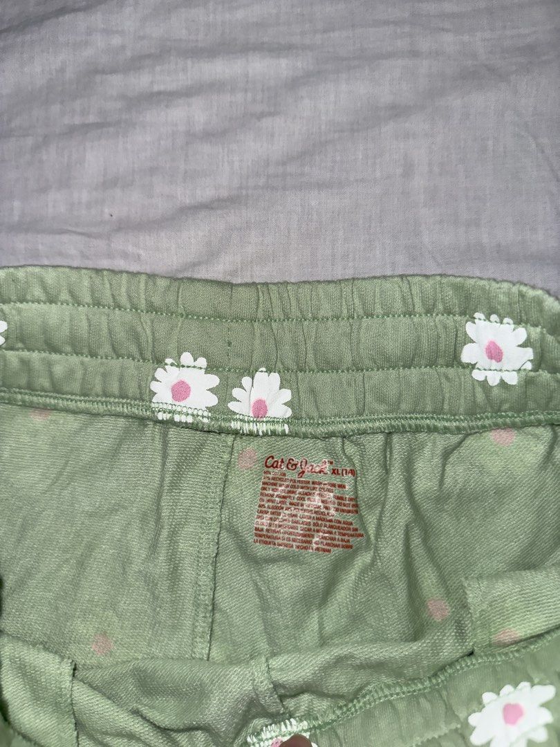 Cat & Jack Green Daisy Print Shorts (Category: Shorts) located in Santa Ana. Submitted by fatikilla (Listing ID 1459565713, Image 2). Description: - Cute green shorts with all-over white daisy print - Elastic waistband with adjustable drawstring - Convenient side pockets - Comfortable material, ideal for lounging or casual wear.