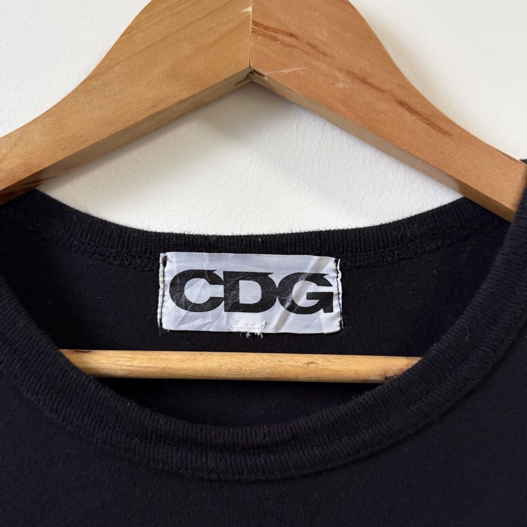 CDG Chest Logo Design (Category: Tshirts & Polo Shirts ) located in Paniqui. Submitted by justyntrouves (Listing ID 1459511597, Image 3). Description: (Legit/ Authentic✅) Tag Size: Medium (Dimensions in inches) Width: 20 Length: 29 Condition: 9/10 Buyer will shoulder the shipping fee. Check all photos before purchasing. For any questions, feel free to ask..