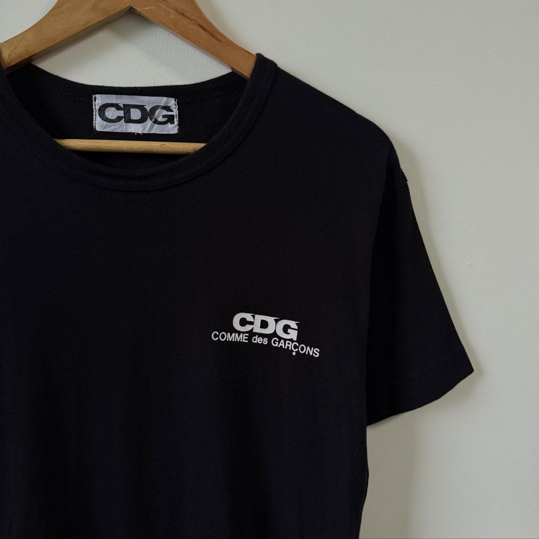 CDG Chest Logo Design (Category: Tshirts & Polo Shirts ) located in Paniqui. Submitted by justyntrouves (Listing ID 1459511597, Image 2). Description: (Legit/ Authentic✅) Tag Size: Medium (Dimensions in inches) Width: 20 Length: 29 Condition: 9/10 Buyer will shoulder the shipping fee. Check all photos before purchasing. For any questions, feel free to ask..