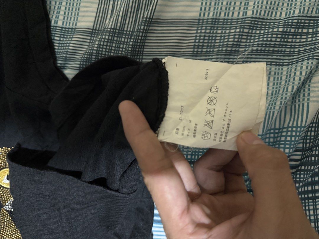 Cdg play shirt (Category: Shirts) located in Daraga. Submitted by casualthread (Listing ID 1459643726, Image 3). Description: Authentic No issue 16.5x23.5 Xs to small 9.5/10 Need wash fresh from.