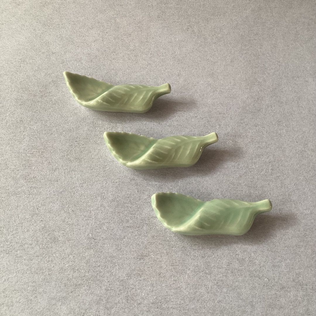 Celadon Leaves Chopsticks Rests (Category: Dinnerware & Cutlery) located in Davao. Submitted by atbpshop192593 (Listing ID 1459664121, Image 3). Description: Php65 each (3 available) Celadon Leaves Chopsticks Rests Please REVIEW PHOTOS We use 100% repurposed packaging materials SF starts at Php70 via Flash Express First to pay.