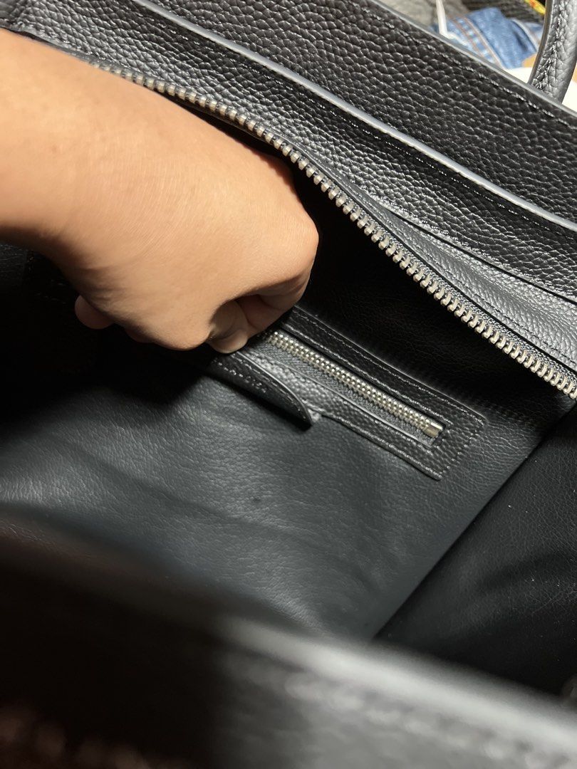 Celine Luggage with code Original (Category: Luxury Bags & Wallets) located in Pasay City. Submitted by clothesfindph (Listing ID 1459637623, Image 3). Description: Negotiable OG celine luggage handbag super nice in person as in bago pa with dusy bag.
