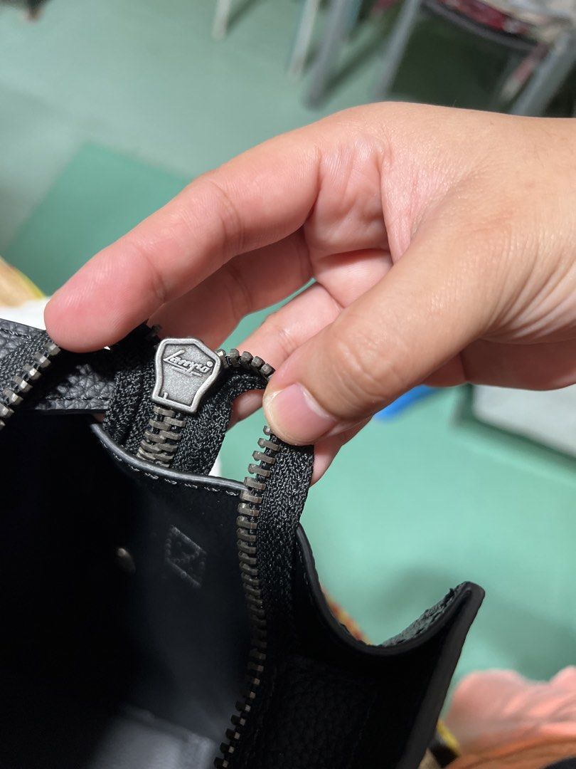 Celine Luggage with code Original (Category: Luxury Bags & Wallets) located in Pasay City. Submitted by clothesfindph (Listing ID 1459637623, Image 2). Description: Negotiable OG celine luggage handbag super nice in person as in bago pa with dusy bag.