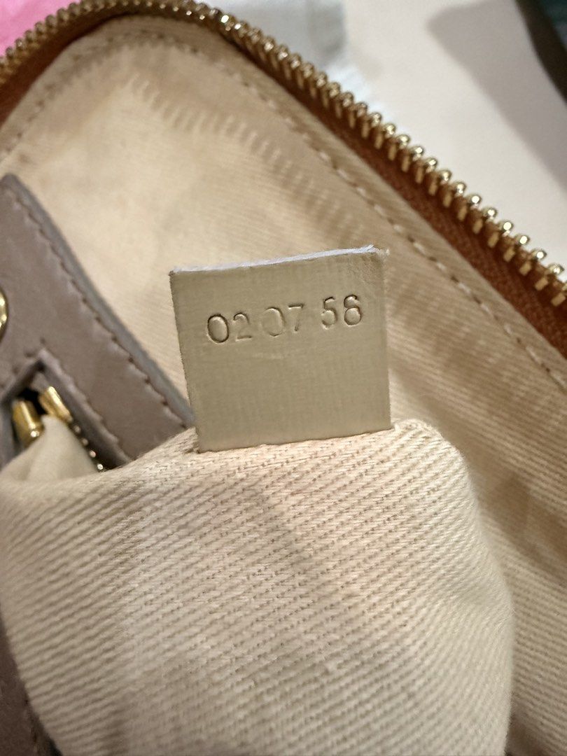 Chloe Bay Bag Real Leather (Authentic) (Category: Shoulder Bags) located in Pasig City. Submitted by uncannyxgirl (Listing ID 1459599014, Image 2). Description: Hi im selling my chloe bay bag, dm for more info..