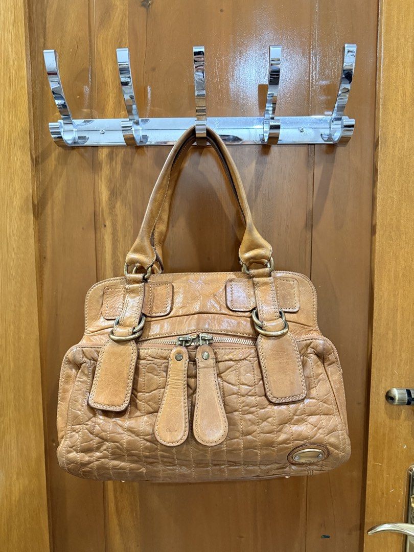 Chloe Bay Bag Real Leather (Authentic) (Category: Shoulder Bags) located in Pasig City. Submitted by uncannyxgirl (Listing ID 1459599014, Image 1). Description: Hi im selling my chloe bay bag, dm for more info..