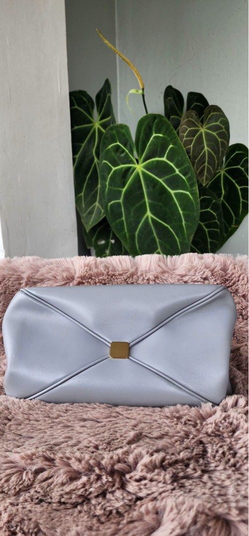 CHRISTIAN DIOR (Category: Luxury Bags & Wallets) located in Koronadal. Submitted by zyxarvie (Listing ID 1459501984, Image 3). Description: Excellent condition No issue From japan .