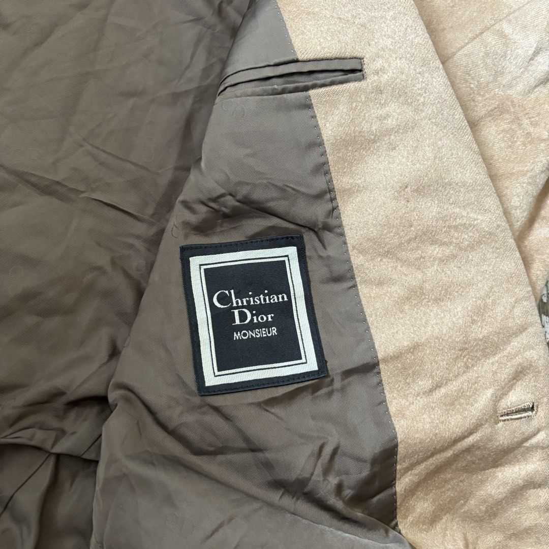 Christian Dior (Category: Coats, Jackets and Outerwear) located in Bacolod City. Submitted by tahimikgumalaw1of1 (Listing ID 1459571297, Image 3). Description: Christian Dior Medium Like New .