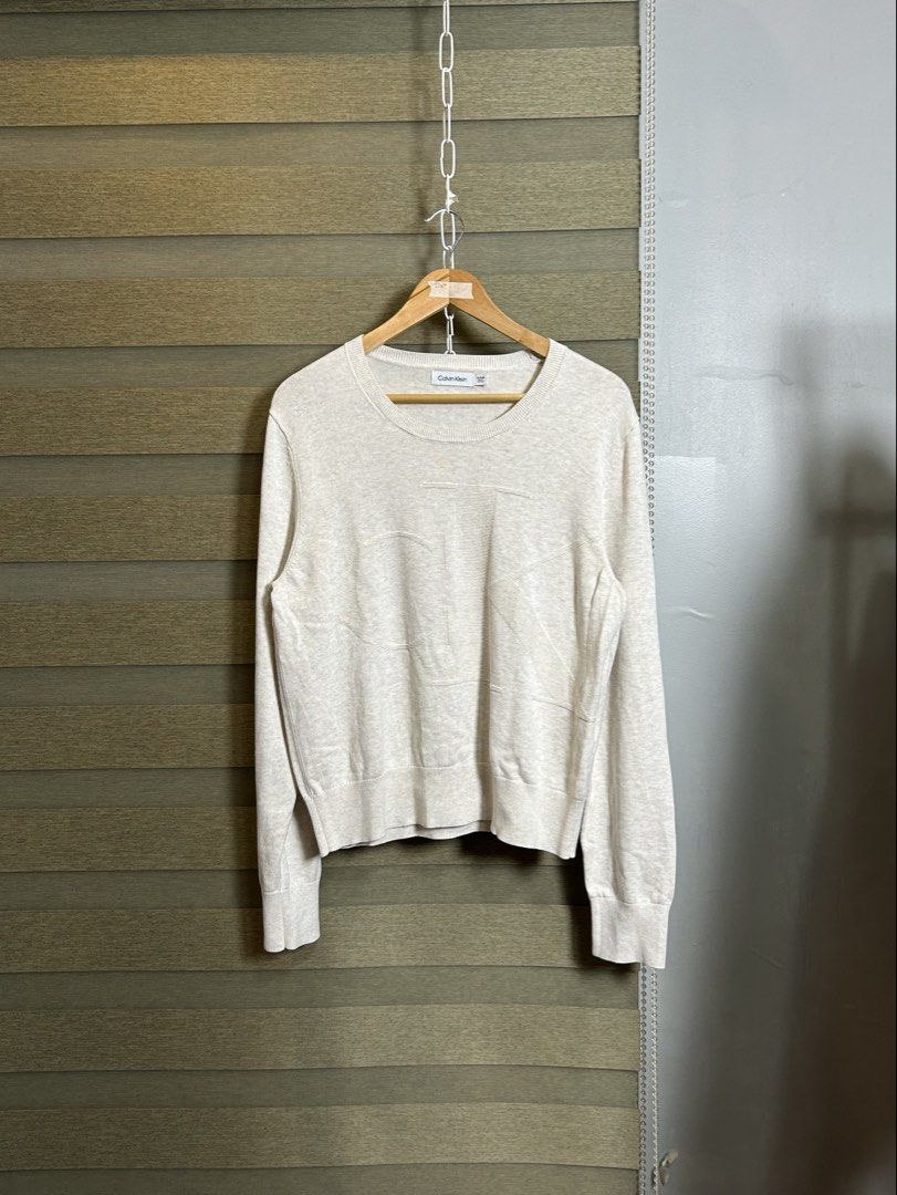 CK cream sweater Big logo (Category: Hoodies) located in Santa Ana. Submitted by thrift.sanctuary (Listing ID 1459646991, Image 1). Description: 28,19 - Brand: Calvin Klein - Color: Cream - Size: Medium (M) - Material: 100% Cotton - Design: Features a subtle big logo detail - Condition: Excellent, pre-loved - Style: Casual, versatile sweater.