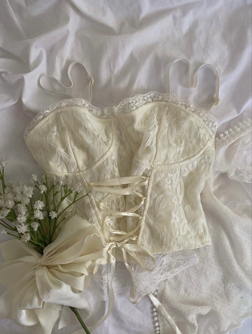 classic ivory lace corset (Category: Sleeveless) located in Bayombong. Submitted by stroewberry (Listing ID 1459590867, Image 1). Description: ⤷ fits xs-s ⤷ mint condi ⤷ straps are adjustable .ᐟ ⤷ rarely worn >.< ꒰ mop: gcash ꒱ ꒰ mod: jnt ꒱ ⤷ loc: nueva vizcaya.