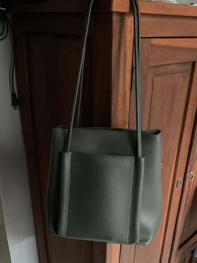 CLN green shoulder bag (Category: Shoulder Bags) located in Bulacan. Submitted by rinyue333 (Listing ID 1459538354, Image 1). Description: CLN Green Shoulder Bag / Tote Bag 💚 ✨ Spacious and structured—perfect for everyday use! • 2 exterior pocket compartments • 1 interior pocket compartment • Structured design with a supported bottom • Spacious enough for your daily essentials • Made of faux leather Still in good condition, with minor signs of u