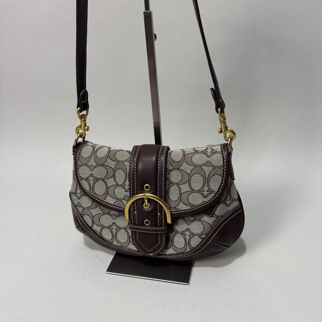 Coach bag (Category: Luxury Bags & Wallets) located in Dagupan City. Submitted by armoirelux (Listing ID 1459687128, Image 2). Description: Authentic Rank A no flaws .