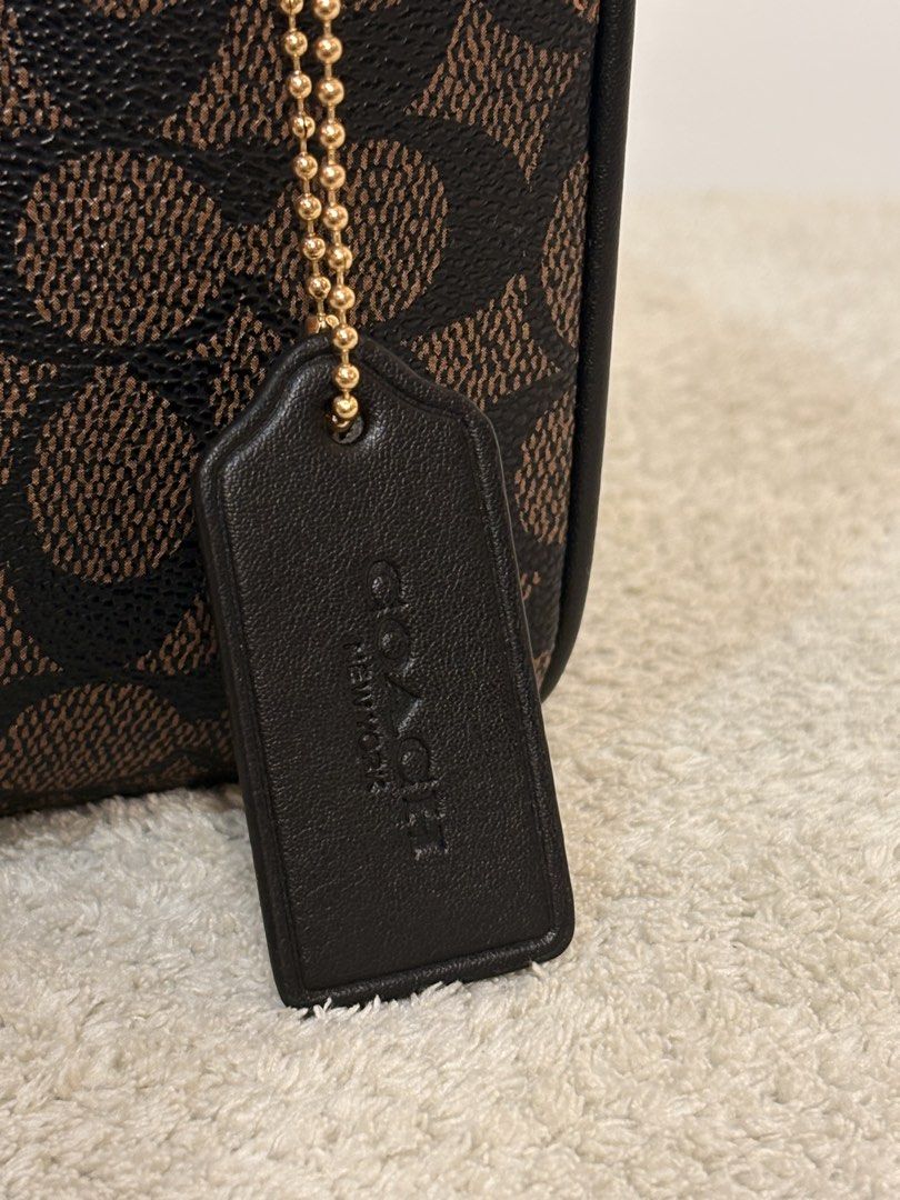 Coach Camera Bag (Category: Cross-body Bags) located in Manila. Submitted by bags_archived (Listing ID 1459676940, Image 3). Description: .
