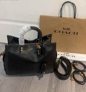 (Category: ) located in . Submitted by fashion.luxe.collection (Listing ID 1459654620, Image 1). Description: .