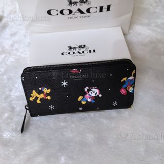 (Category: ) located in . Submitted by fashion.luxe.collection (Listing ID 1459681833, Image 1). Description: .