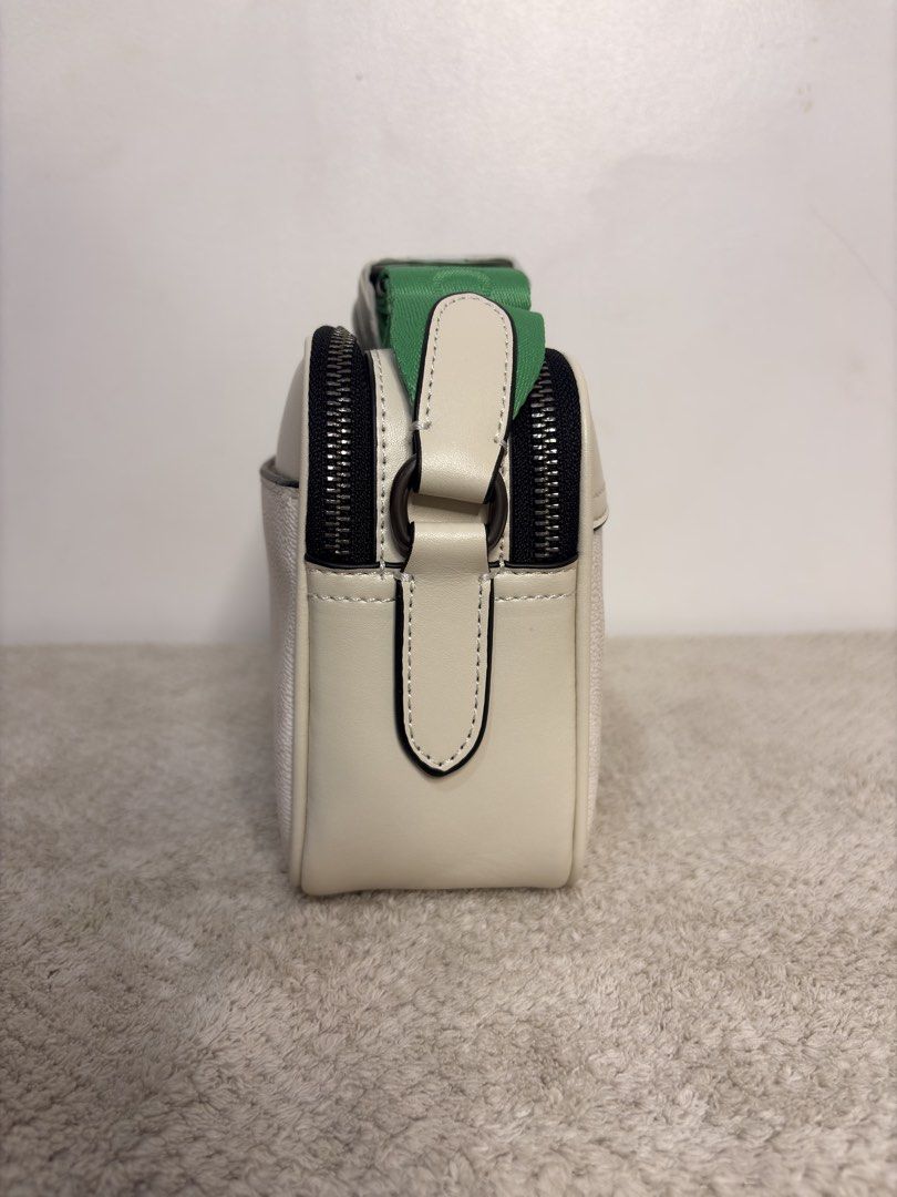 Coach Graham Camera Bag (Category: Belt bags, Clutches and Pouches) located in Manila. Submitted by bags_archived (Listing ID 1459675067, Image 3). Description: .