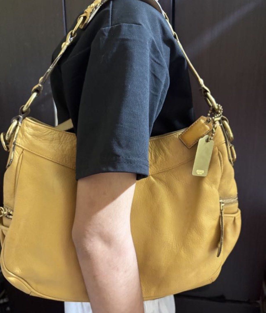 Coach Madison Leather Shoulder Bag (Category: Shoulder Bags) located in Cavite. Submitted by elle.nanasv (Listing ID 1459513889, Image 1). Description: -Manage your expectations because this bag is repainted - Broken Creed - May sling and shoulder sling - 2 hangtag.