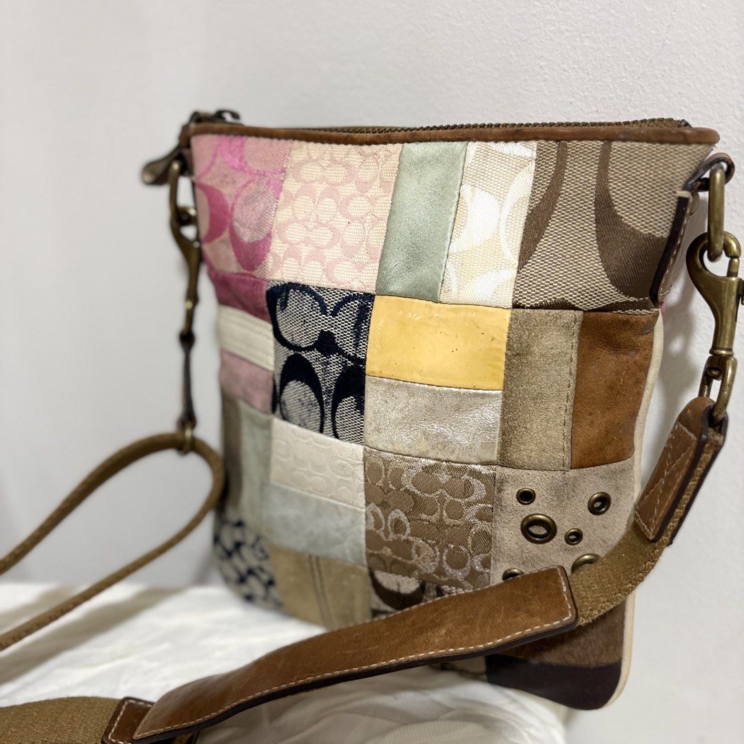 COACH patchwork (Category: Luxury Bags & Wallets) located in Dagupan City. Submitted by sol.bi (Listing ID 1459551742, Image 3). Description: rfs: decluttering and hindi naman nagagamit .