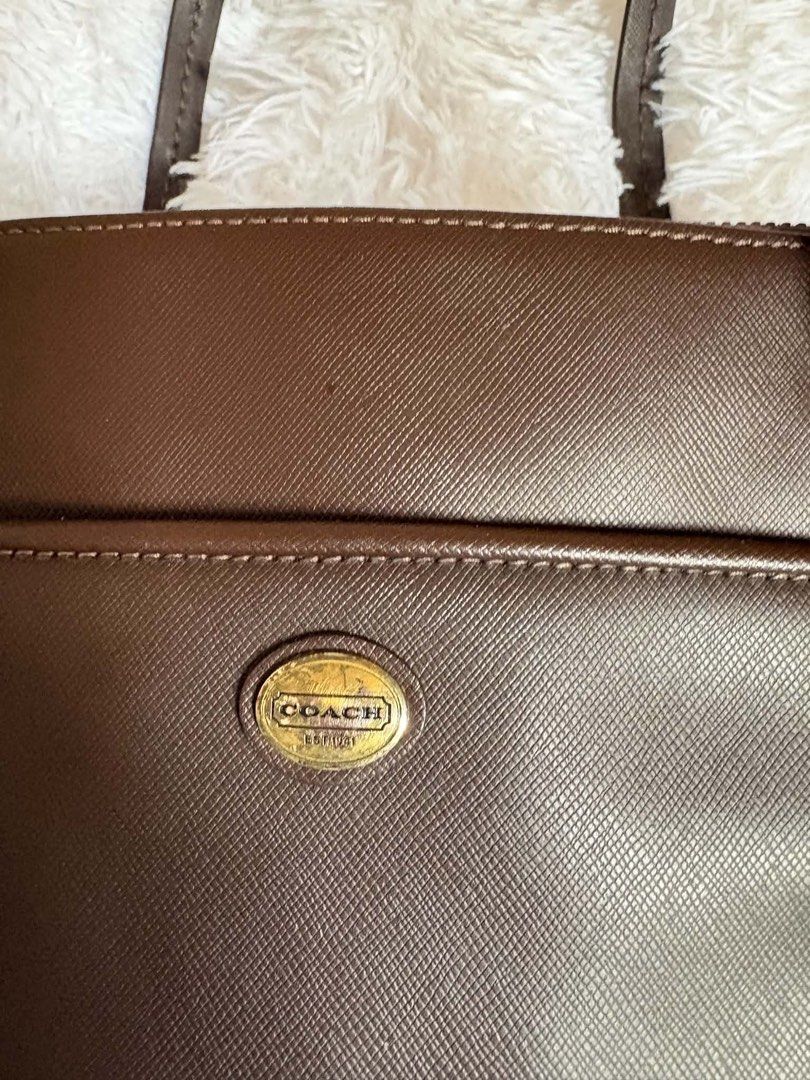 Coach Peyton Leather Jordan Double Zip Carryall (Category: Luxury Bags & Wallets) located in Manila. Submitted by lovveegeli (Listing ID 1459601182, Image 3). Description: ❗️see last pic for issue❗️.