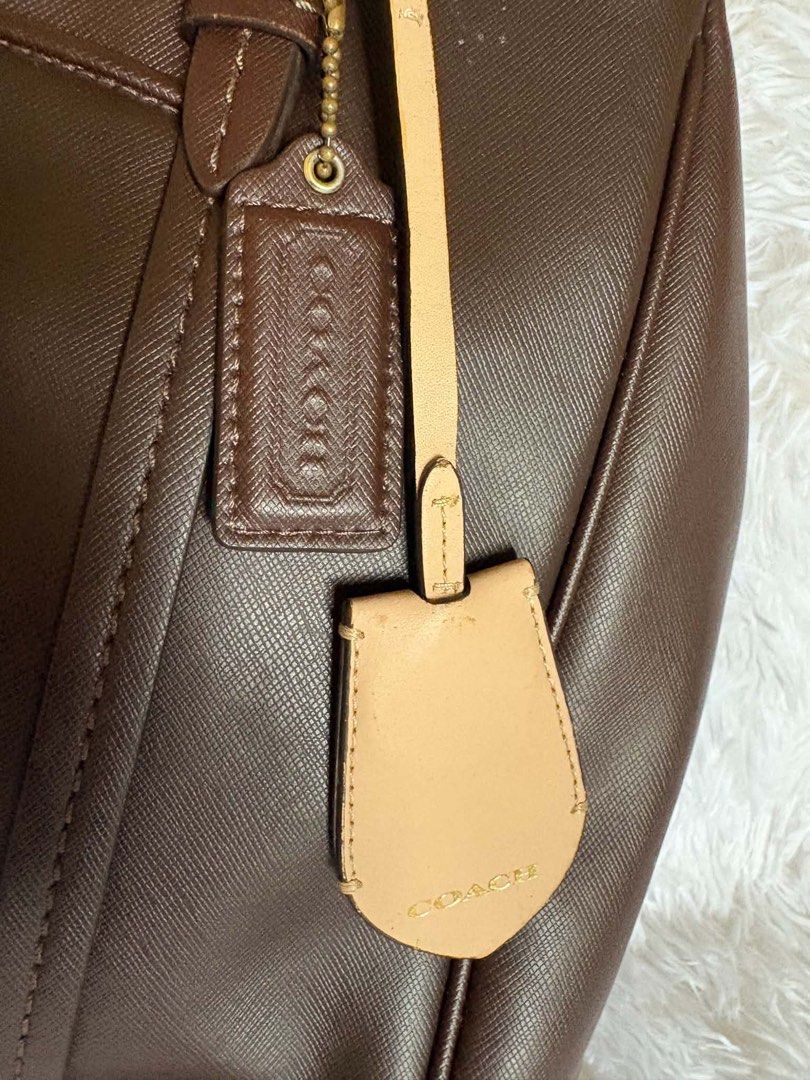 Coach Peyton Leather Jordan Double Zip Carryall (Category: Luxury Bags & Wallets) located in Manila. Submitted by lovveegeli (Listing ID 1459601182, Image 2). Description: ❗️see last pic for issue❗️.