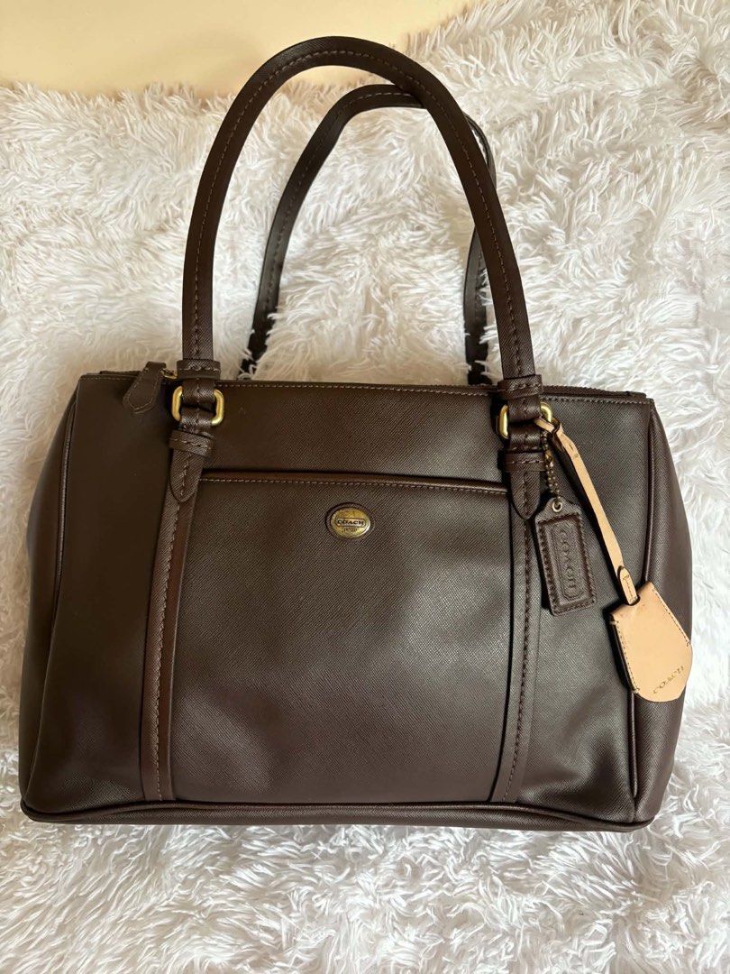 Coach Peyton Leather Jordan Double Zip Carryall (Category: Luxury Bags & Wallets) located in Manila. Submitted by lovveegeli (Listing ID 1459601182, Image 1). Description: ❗️see last pic for issue❗️.