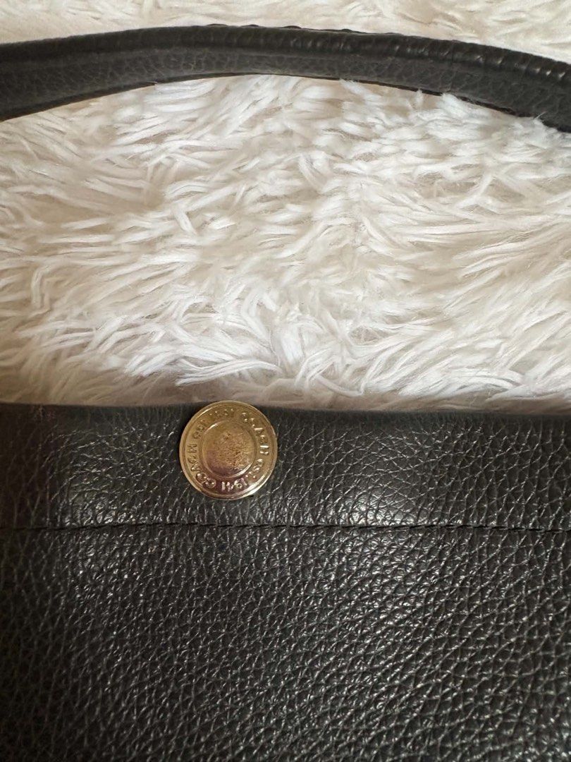 Coach Scout Hobo in Pebble Leather (Category: Luxury Bags & Wallets) located in Manila. Submitted by lovveegeli (Listing ID 1459603290, Image 2). Description: .