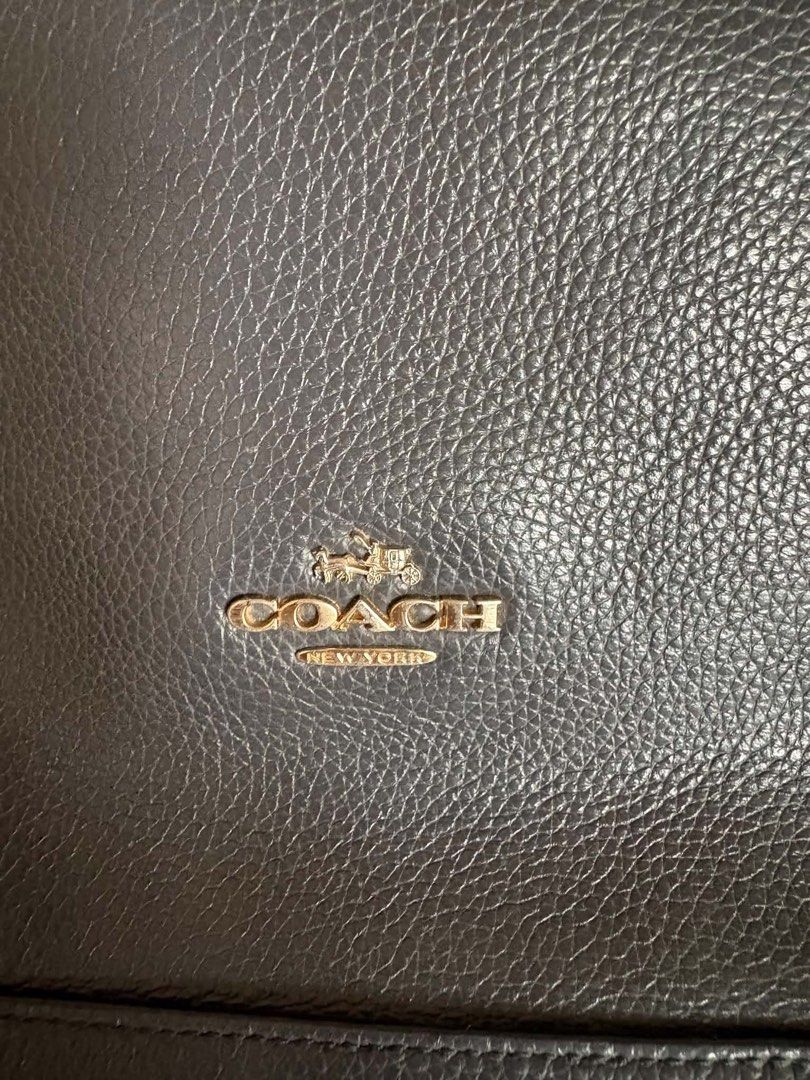 Coach Scout Hobo in Pebble Leather (Category: Luxury Bags & Wallets) located in Manila. Submitted by lovveegeli (Listing ID 1459603290, Image 3). Description: .