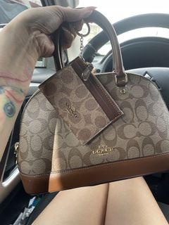 (Category: ) located in . Submitted by sayonaracuratedcollections (Listing ID 1459531985, Image 1). Description: .