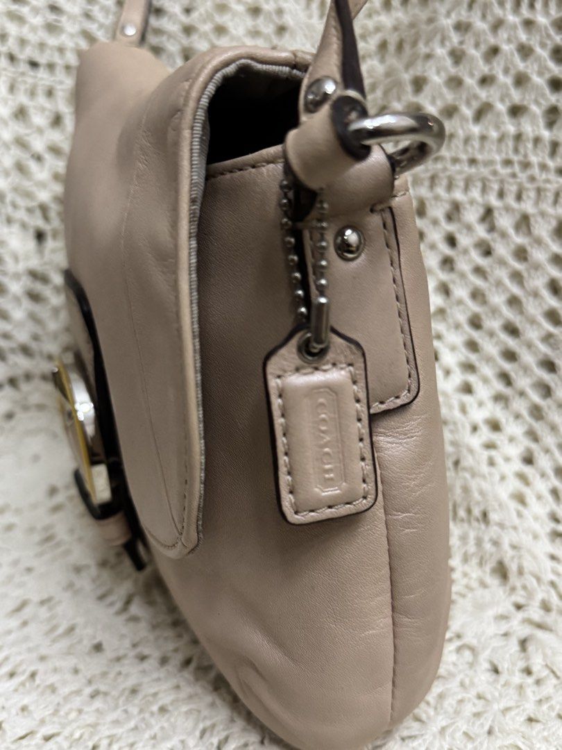 Coach Soho Shell (Category: Luxury Bags & Wallets) located in Bacolod City. Submitted by vintage_vogue6100 (Listing ID 1459668459, Image 2). Description: Coach Soho Shell Pearlescent Leather Flap Small Crossbody Purse Yellow Buckle Can ship via JNT.