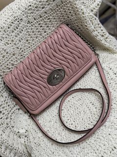 (Category: ) located in . Submitted by vintage_vogue6100 (Listing ID 1459675991, Image 1). Description: .