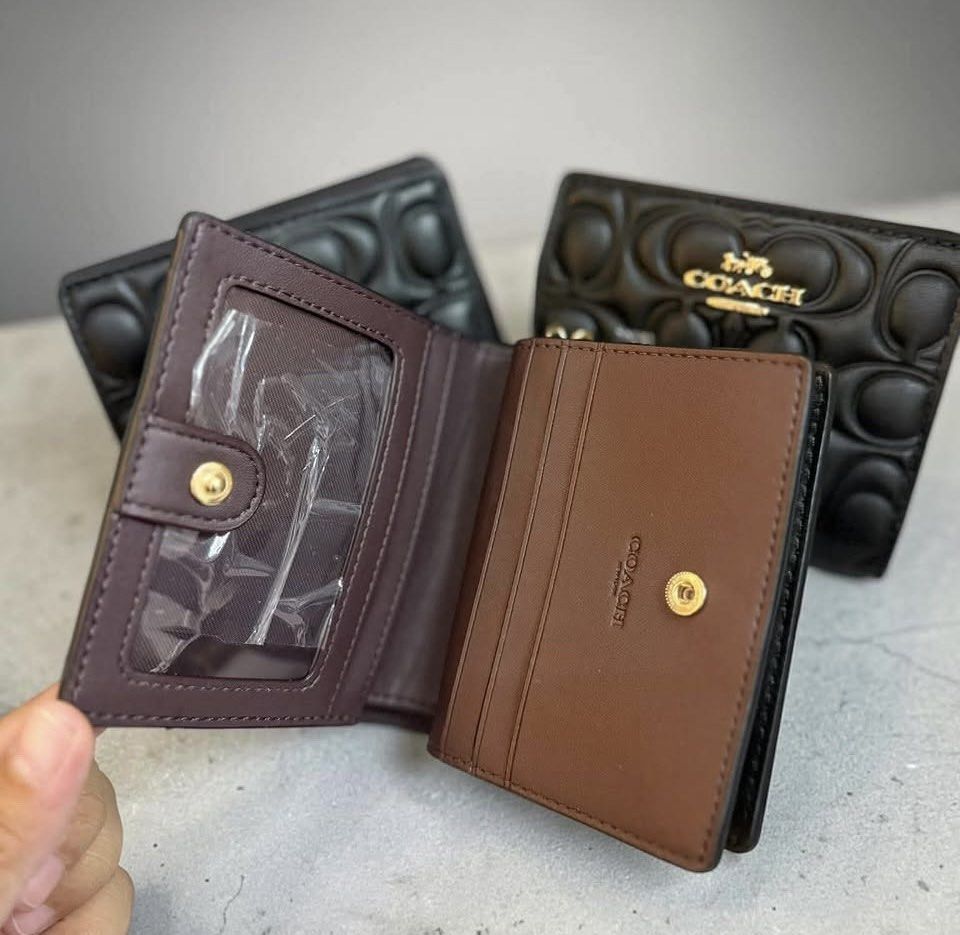 Coach Wallet (Category: Wallets & Card holders) located in Manila. Submitted by stopshop26 (Listing ID 1459576005, Image 2). Description: Coach Wallet Brand new and original Onhand and ready to ship.