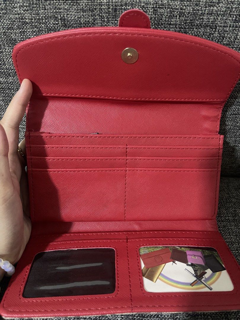 Coach wallet (Category: Wallets & Card holders) located in Quezon City. Submitted by tresheaven (Listing ID 1459631758, Image 2). Description: .