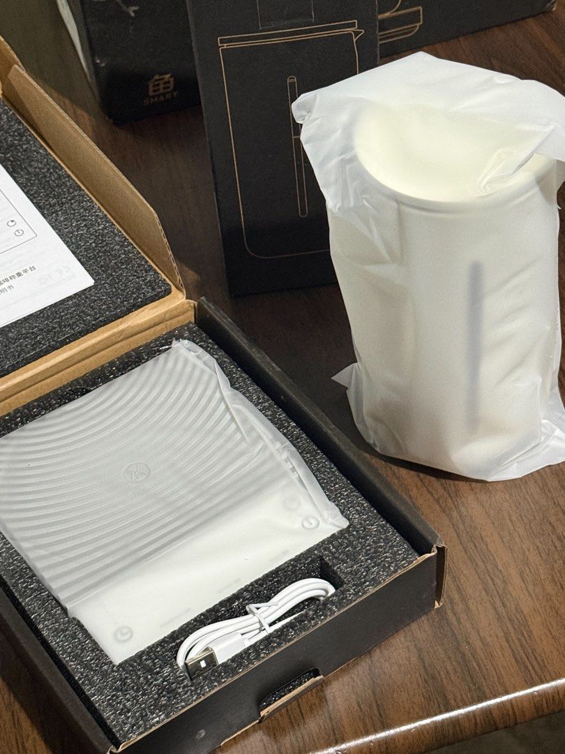 Coffee Bundle set Timemore Black Basic Scale 3 (White) and Timemore French Press (Category: Coffee & Tea Tableware) located in Mandaluyong City. Submitted by fierceshark.44ce3c (Listing ID 1459581468, Image 3). Description: Selling a brand new Timemore Coffee Setup Bundle in sleek white! Perfect for coffee lovers and home baristas looking to make precision coffee at home. What’s Included: * Timemore Black Mirror Basic 3 Digital Coffee Scale (Whit