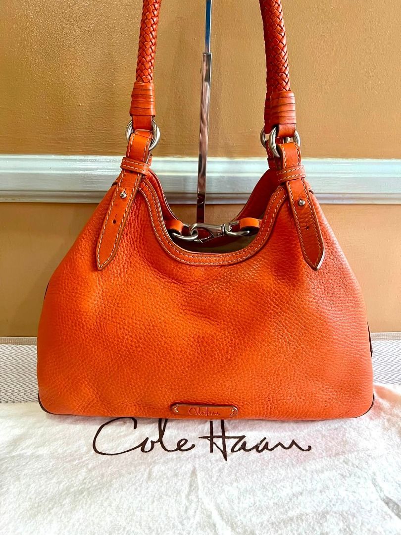 COLE HAAN Brand Shoulder or Hand Bag (Category: Luxury Bags & Wallets) located in Quezon City. Submitted by bellafashion08 (Listing ID 1459628577, Image 3). Description: Dimension: - Height = 7 in. - Length = 11 in. * From U.S * Nice in actual .