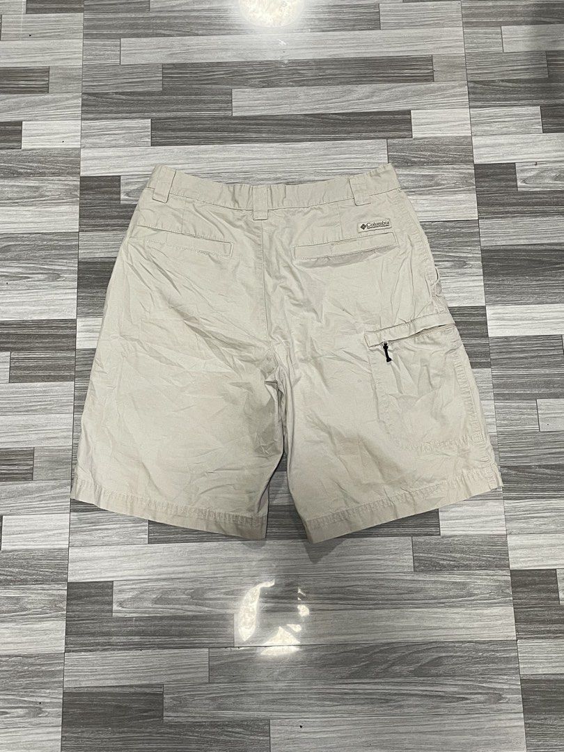 Columbia Short (Category: Shorts) located in Caloocan City. Submitted by thriftkidd2024 (Listing ID 1459659664, Image 1). Description: [ Columbia Cargo Short ] waist: 30 length: 19.5 In excellent condition 9/10 color rate 500hp Free shipping within Nationwide 🇵🇭 Plus Shipping fee in International 🌎 Taguig city, Metro Manila, PH 📍 DM TO PURCHASE 📥📥📥.