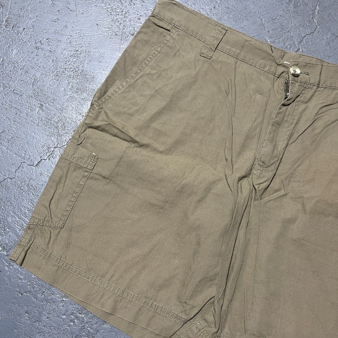 Columbia Shorts - Brown (Category: Shorts) located in Pasig City. Submitted by thrift2mnl (Listing ID 1459614124, Image 3). Description: Columbia Shorts - Brown Waist: 36 Length: 19 Leg O: 14 Hem: 14.