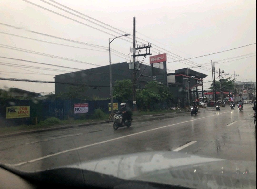 Commercial Property (Category: Commercial) located in Navotas City. Submitted by a2crealty (Listing ID 1459510623, Image 3). Description: Located besides Isuzu Valenzuela. Lot Area - 1650 sqm Ideal for showroom, Fast Food, Restaurant, Gasoline Station Et Al. Open for long term Lease. For Inquiries pls call 09175862288..