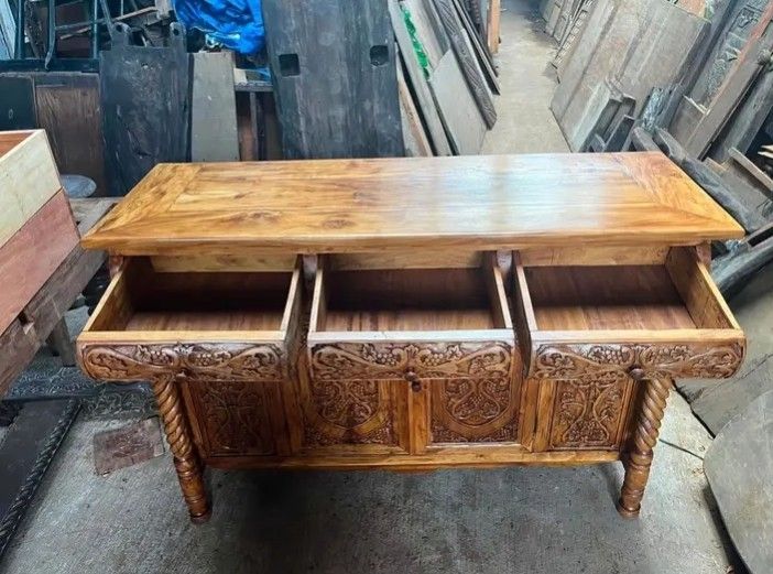 Comoda de Poste molave wood (Category: Shelves, Cabinets & Racks) located in Manila. Submitted by carmelites36250 (Listing ID 1459601820, Image 3). Description: Comoda de Poste vintage ❤ Molave wood solid 45,000.