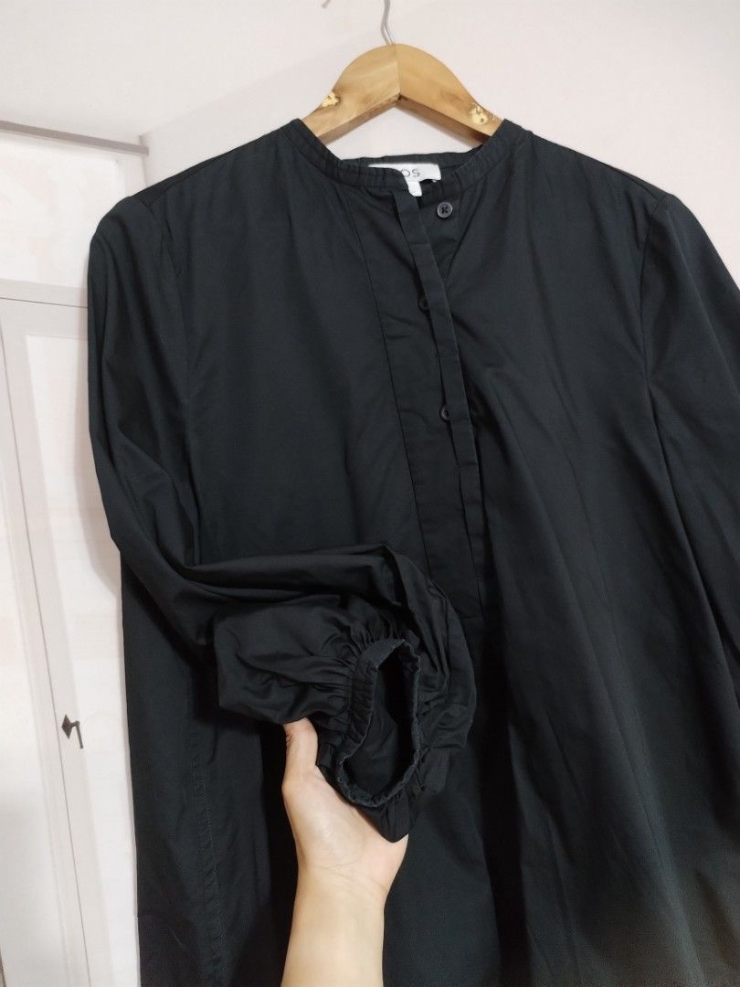 Cos oversized black top (Category: Longsleeves) located in Lucena. Submitted by styleddsc (Listing ID 1459542888, Image 3). Description: Large to xl.