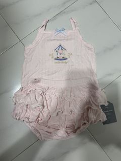 (Category: ) located in . Submitted by helpclearmywardrobepls (Listing ID 1459528663, Image 1). Description: .
