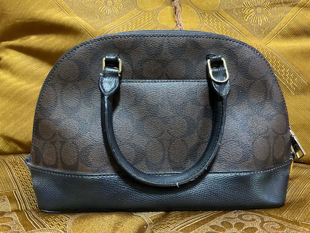 Couch sierra satchel classic brown (Category: Cross-body Bags) located in Rosales. Submitted by jmghalib7755166 (Listing ID 1459664590, Image 2). Description: authentic couch sierra satchel bag.