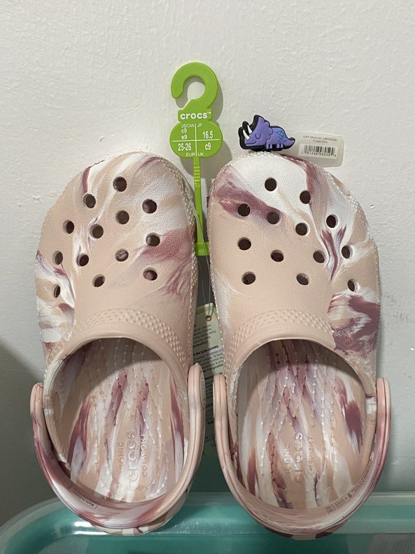 Crocs C9 (Category: Babies & Kids Fashion) located in Batangas. Submitted by decluttery0908 (Listing ID 1459608797, Image 1). Description: TO SAVE TIME and REPETITION, inquiries covered by this listing will go UNANSWERED. PLEASE READ THE DESCRIPTION BEFORE ASKING. Make reading a habit. Crocs Toddler Classic Marbled Clog1500 + sf Size: C9 Color: Quartz multi Bnwt Original crocs Color may vary due to lighting PLEASE PM ONLY IF SURE BUYER. NO TIME F