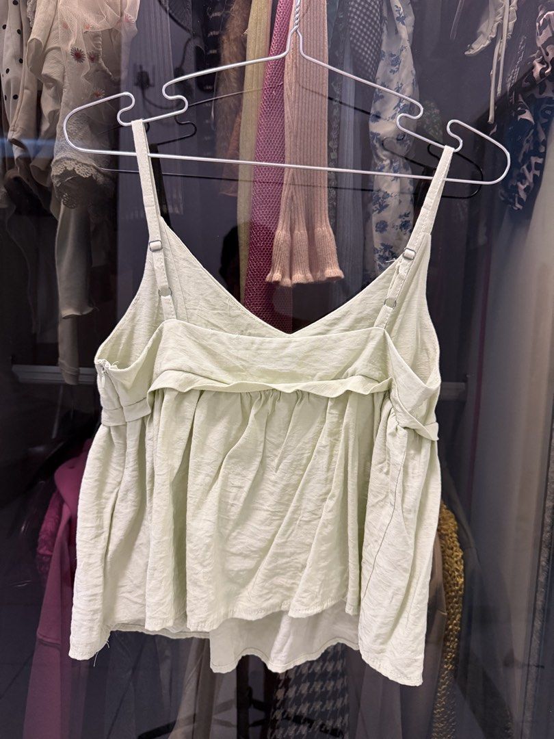 Croptop (Category: Sleeveless) located in Bayan Lepas. Submitted by Vpreloved.my (Listing ID 1459653003, Image 3). Description: Size: xs-s Adjustable strap.