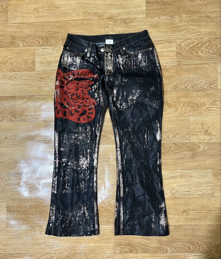 Custo Design Jeans (Category: Jeans) located in Zamboanga. Submitted by alterramz08 (Listing ID 1459621867, Image 1). Description: Custo design jeans Size 27 on tag Actual size on tape measure Waistline 29 Length 35 Thigh 11 Leg Opening 9 Excellent Condition Price : 1,000 Pesos !!.
