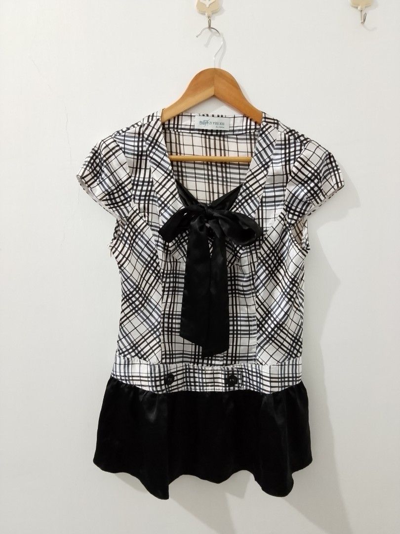 Dar coquette with ribbon (Category: Blouses) located in Cotabato. Submitted by winonasallure (Listing ID 1459640638, Image 1). Description: size: medium BIDDING! (EOB:Sept 6/4pm) Mine:280 steal:300 lock:350.